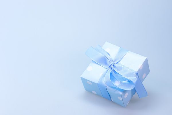 Poradnik prezentowy: Dlaczego ręcznie zdobione naczynia to wyjątkowy upominek?